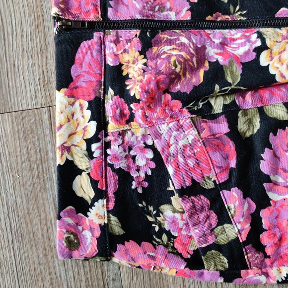 Forever 21 | Floral skirt - Picture 2 of 5
